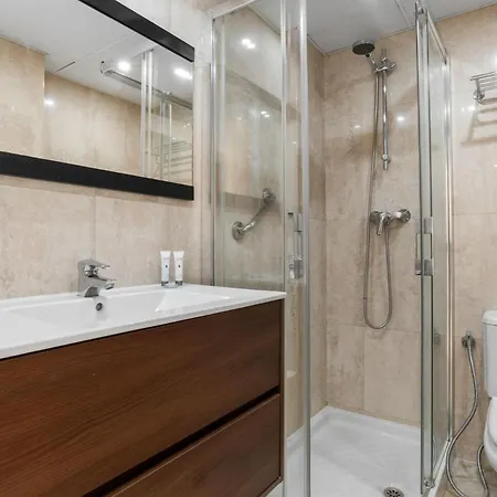 아파트 Vivi Homes - Casa Fina - Terrace - Jacuzzi - 에스테포나