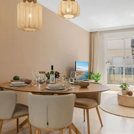 Vivi Homes - Casa Fina - Terrace - Jacuzzi - אסטפונה
