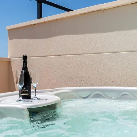 Vivi Homes - Casa Fina - Terrace - Jacuzzi - Apartment